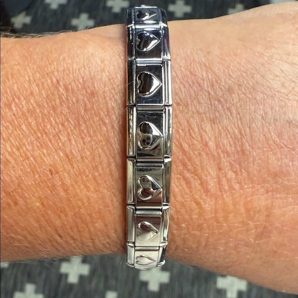 Brand New Silver Heart Charm Bracelet 18 links